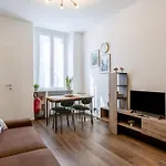 Family-friendly In Isola District Apartment Milan