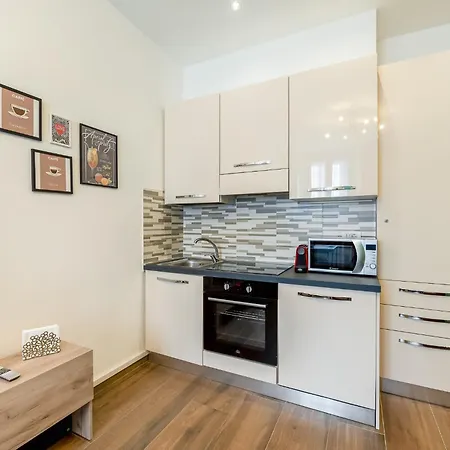 Family-friendly In Isola District דירה