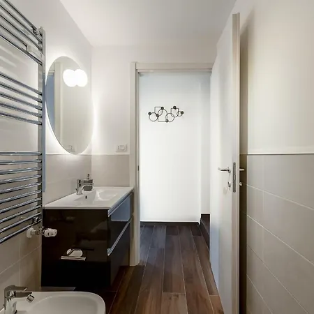 Family-friendly In Isola District Appartamento Milano