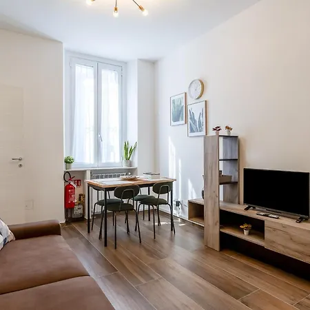 Family-friendly In Isola District Appartamento Milano